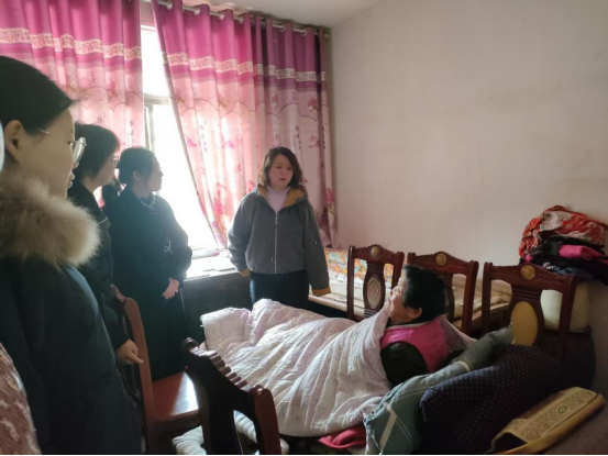 春風(fēng)送暖巾幗行 情系群心送溫暖 —— 岳西縣婦聯(lián)副主席、天鵝集團(tuán)婦聯(lián)主席儲(chǔ)小瓊赴四鄉(xiāng)鎮(zhèn)慰問(wèn)困難婦女與困境兒童